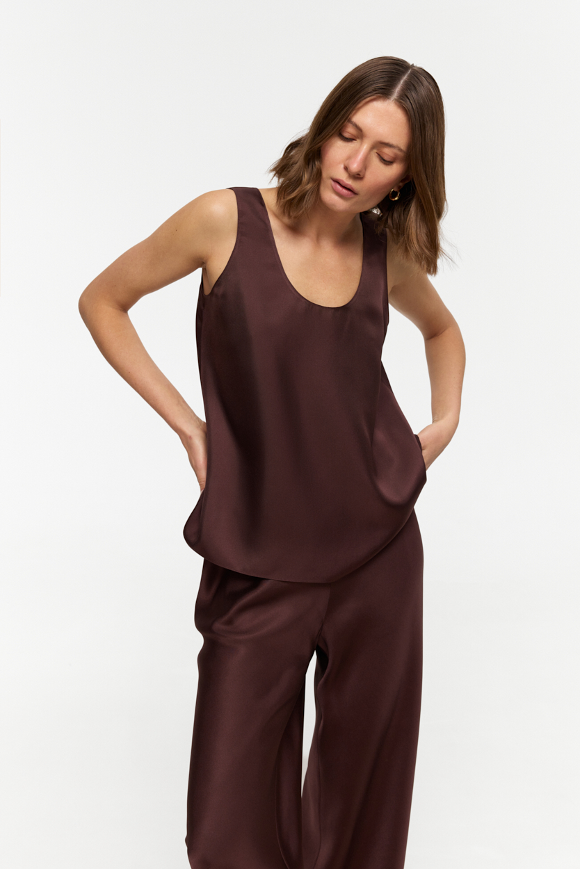 Donna Garnet-Brown tank top in Silk Twill