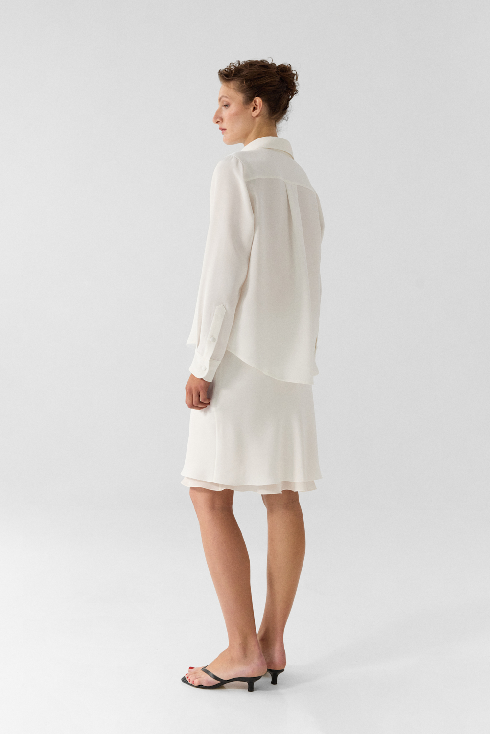 Jeanne Off-White classic shirt in Silk Cady